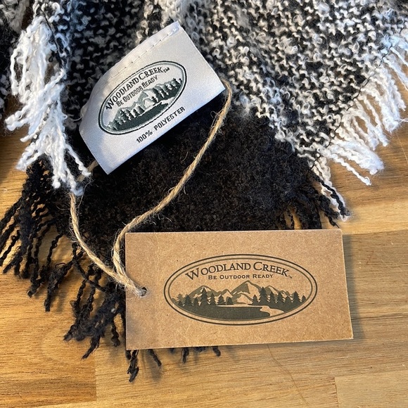 WOODLAND CREEK ⭐️  buffalo check knit poncho - Picture 4 of 4